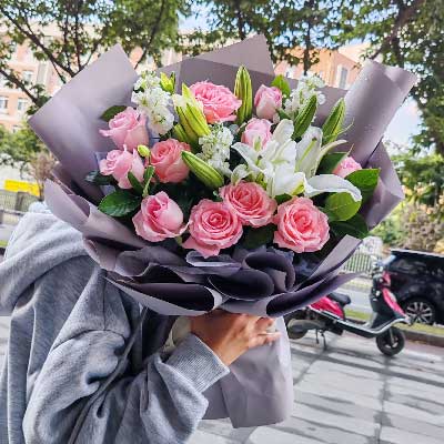 朝阳11朵戴安娜粉玫瑰百合，与你一起追逐梦想