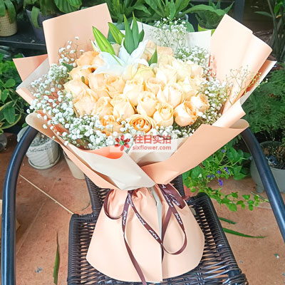 朝阳33朵香槟玫瑰百合，心里永远是你
